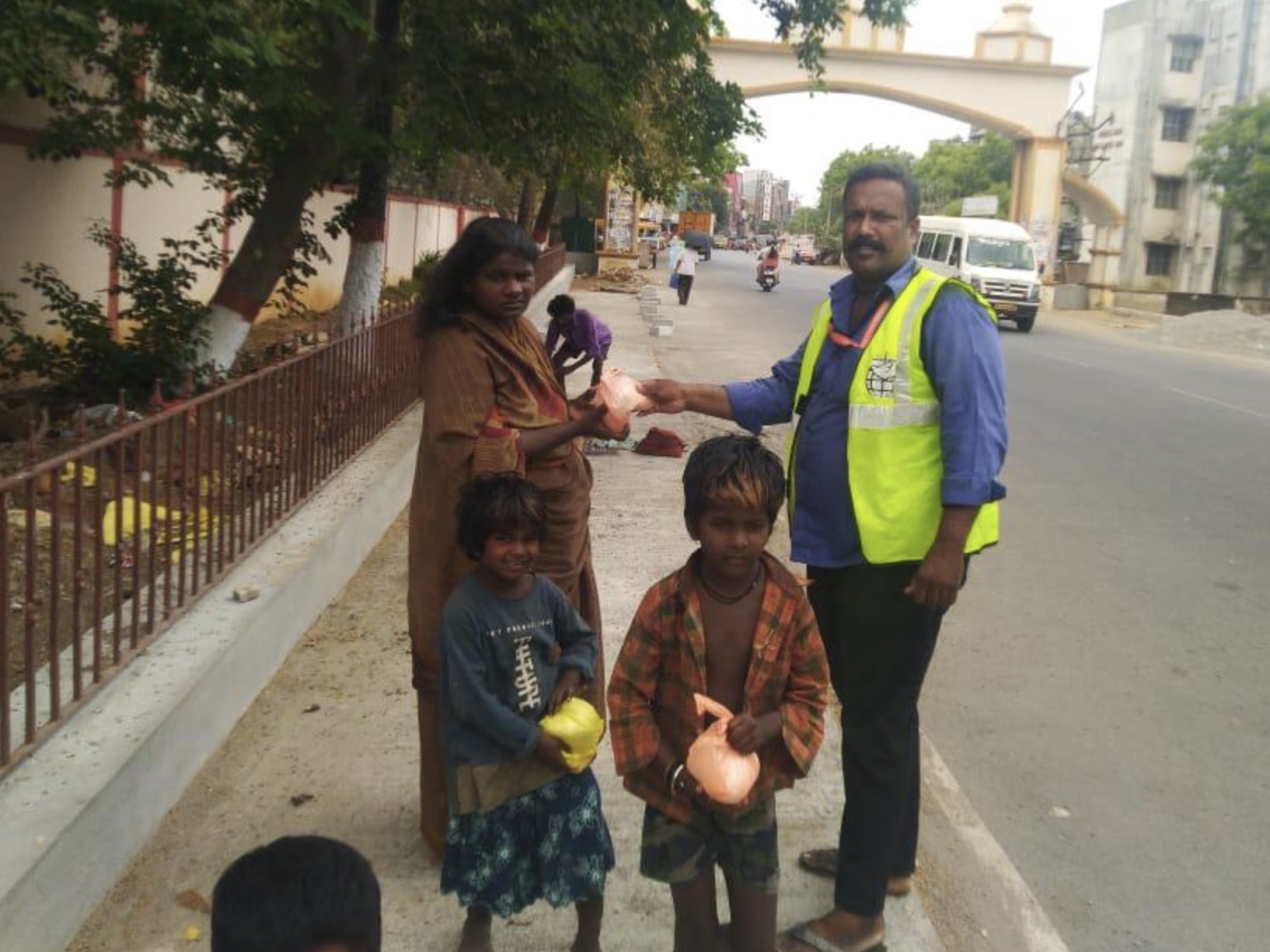 Daily lunch program photo 2
